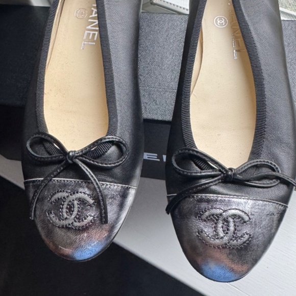 CHANEL BALLERINES Woman's Black and Silver Flats - Picture 1 of 4